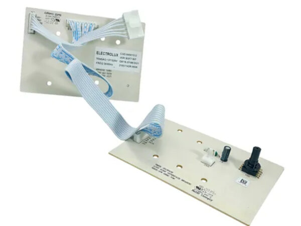 Placa Interface Original Electrolux para Lavadora de Roupas LA15F. Placa de circuito eletrônico do painel de controle, com display de LED e botões, que processa os comandos do usuário para as funções de lavagem. Peça de reposição genuína para a lavadora de 15kg.